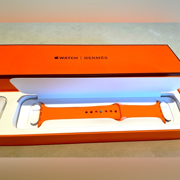 Hermes Apple Watch Band (Leather Band + Sports Band) - Picture 3 of 5